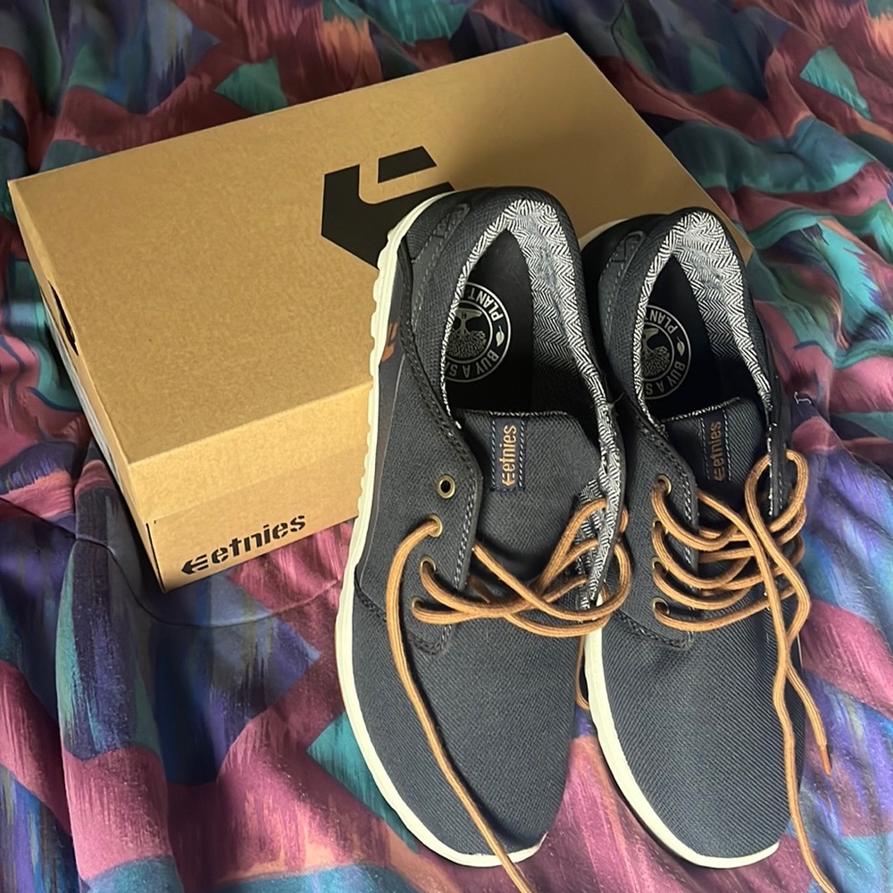 Etnies- Scout athletic shoe!